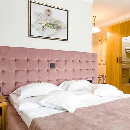 Hotel Roser House Boutique - Pe Malul Lacului Colibiţa エクステリア 写真