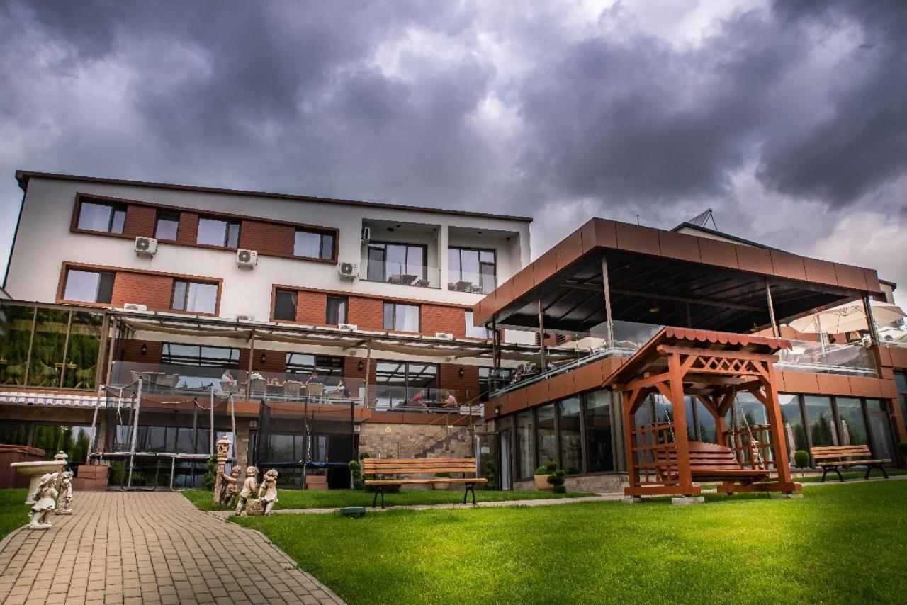 Hotel Roser House Boutique - Pe Malul Lacului Colibiţa エクステリア 写真