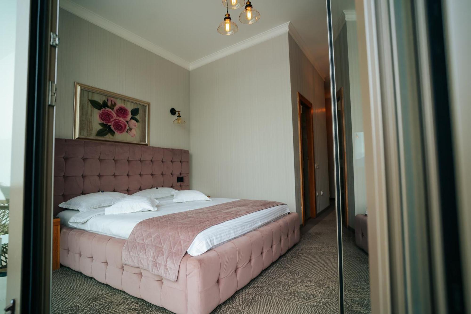 Hotel Roser House Boutique - Pe Malul Lacului Colibiţa エクステリア 写真